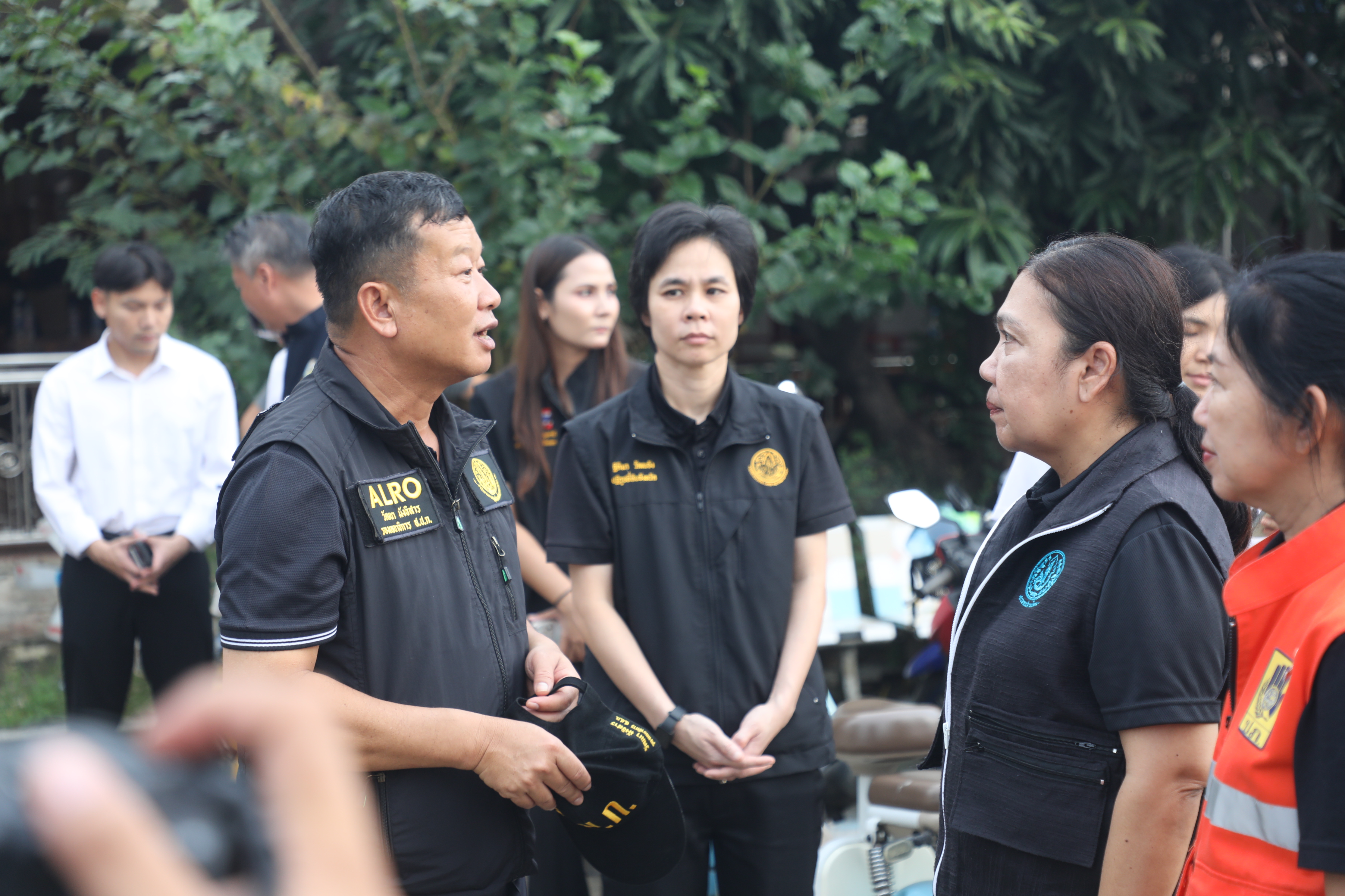 title - ส.ป.ก. ติดตามรมช.เกษตรฯ ช่วยเหลือพี่น้องผู้ประสบอุทกภัย ในเขตจังหวัดปทุมธานี
